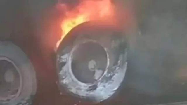 السيطرة على حريق بخلفية مقطورة على الدائري في بهتيم 1 2025 11 12 20 52 38 362