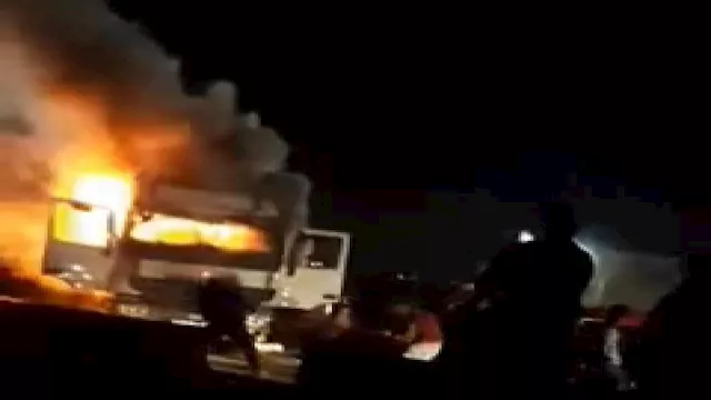 "وقعت على عمارة".. انقلاب سيارة نقل من أعلى دائري المريوطية في الجيزة 1 2022 1 28 22 12 33 742