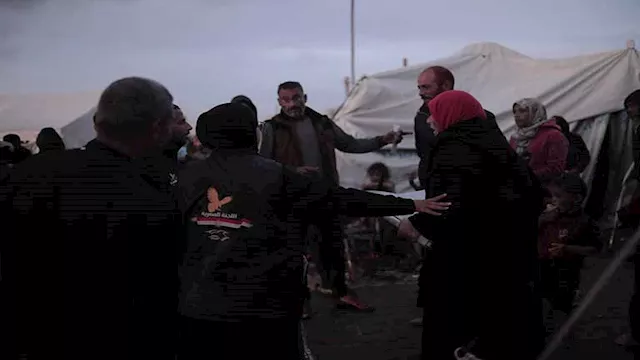 الأمطار تغرق خيام النازحين في غزة وخشية من فتح إسرائيل للسدود (فيديو) 1 2025 11 16 12 1 0 382