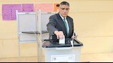 صور.. محافظ الجيزة يُدلي بصوته في انتخابات النواب بالدوائر الملغاة 1 2025 12 11 17 56 57 886