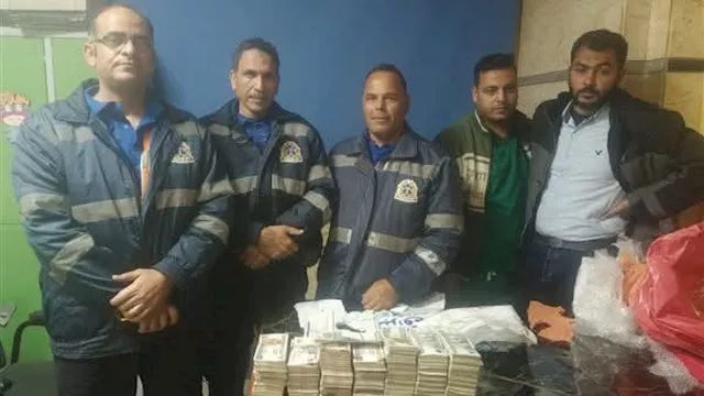 مسعف وسائق في بني سويف يُعيدان 684 ألف جنيه عثرا عليها إثر... 1 2025 12 15 2 3 39 567