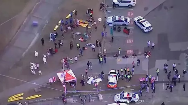 شخصان حاولا إيقاف المنفذ فقتلهما.. فيديو حديث يكشف لحظات من هجوم سيدني 1 2025 12 16 10 23 19 98