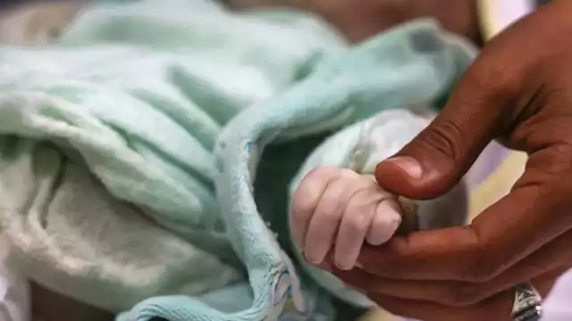 وفاة رضيعة بسبب البرد في غزة.. والأونروا: تحذّر من مخاطر صحية 1 2025 1 6 10 35 12 966